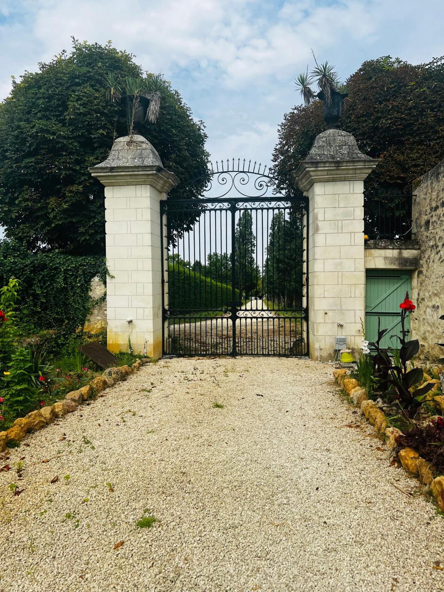 Chateau De La Thibaudiere Bois Savary - Chambre Familiale Du Roi Allonnes  Экстерьер фото